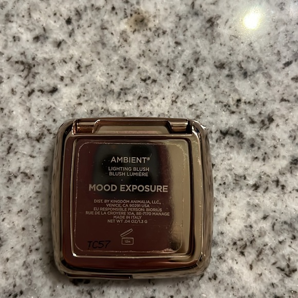 Hourglass
Ambient Lighting Blush Collection - Picture 3 of 3